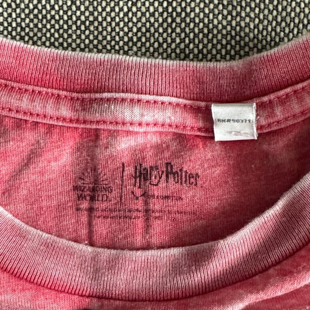 Gryffindor Red Short Sleeve Men's Tee - Picture 3 of 3
